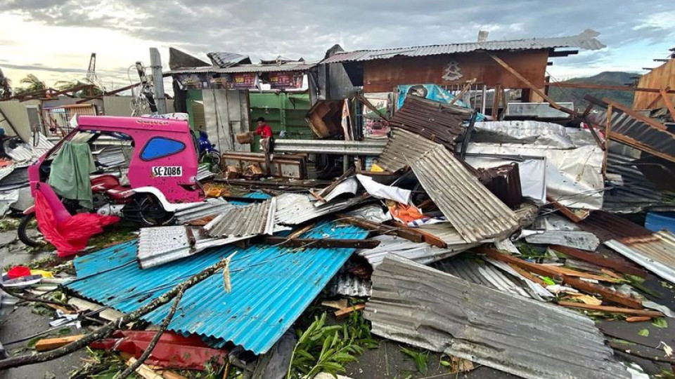Тайфун уби над 100 души, 300 000 са евакуирани | StandartNews.com