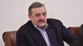 Кантарджиев: Който е бил в чужбина, да не прегръща близките си