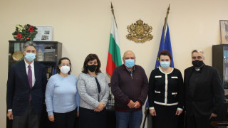 Свещеници и имами се включват във ваксинацията, ето как