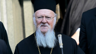 Вартоломей е с Ковид. Какво е състоянието му