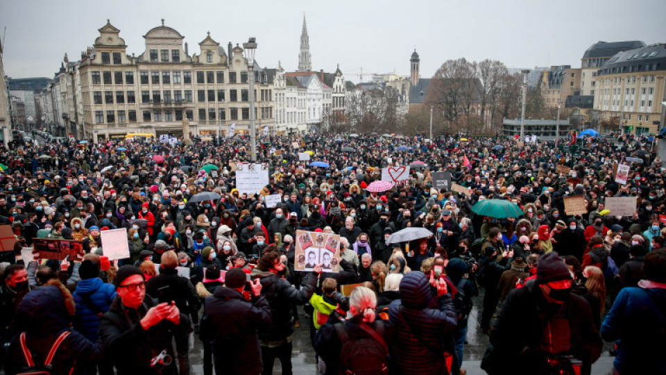 Певци и артисти поведоха протест срещу COVID мерките в Брюксел | StandartNews.com