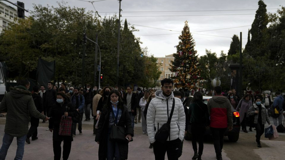 Гърция затяга мерките, въвеждат задължителна двойна маска | StandartNews.com