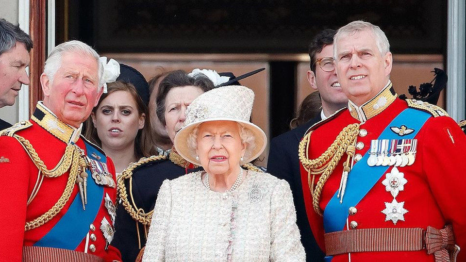 Кралицата гони сина си в изгнание, каква е причината | StandartNews.com