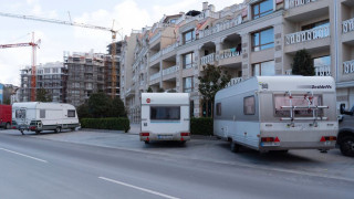 Колонии от немски антиваксъри никнат по Черноморието ни