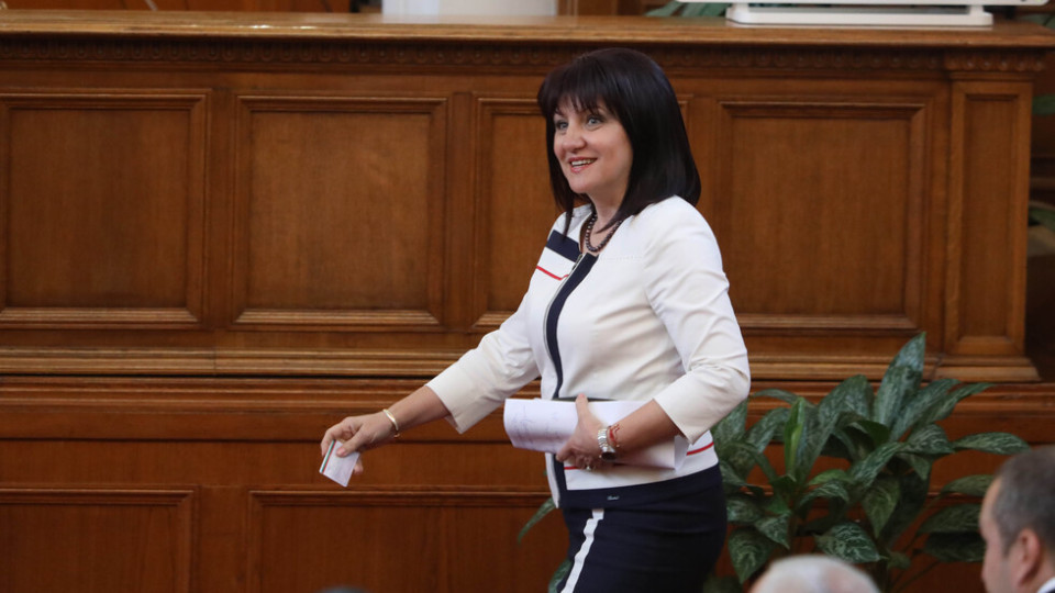 Цвета Караянчева се закача с новия шеф на парламента | StandartNews.com