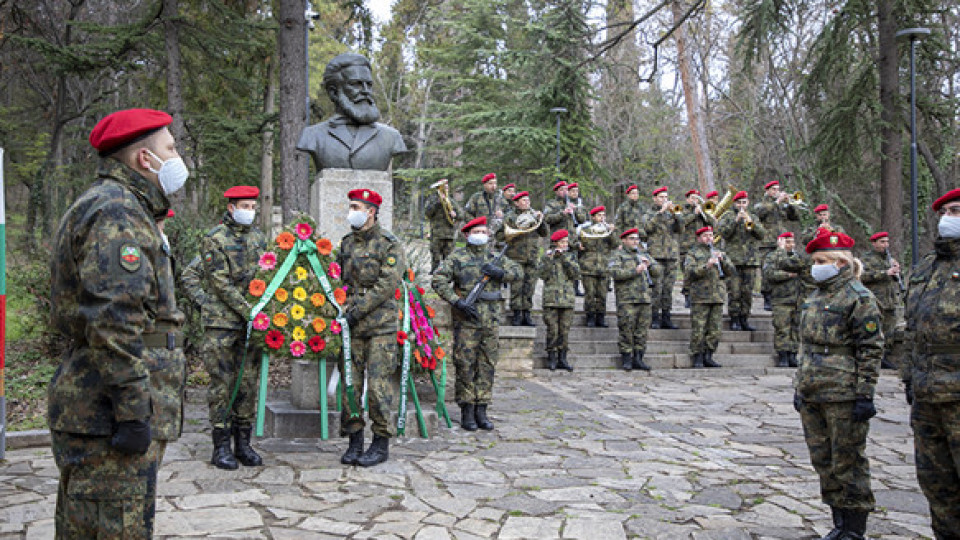Стара Загора чества 174 години от pождението на Хpиcто Ботев | StandartNews.com