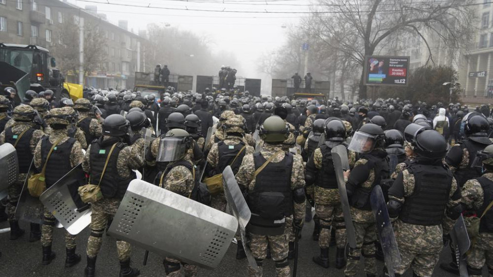 Ето колко войска праща Путин в Казахстан | StandartNews.com
