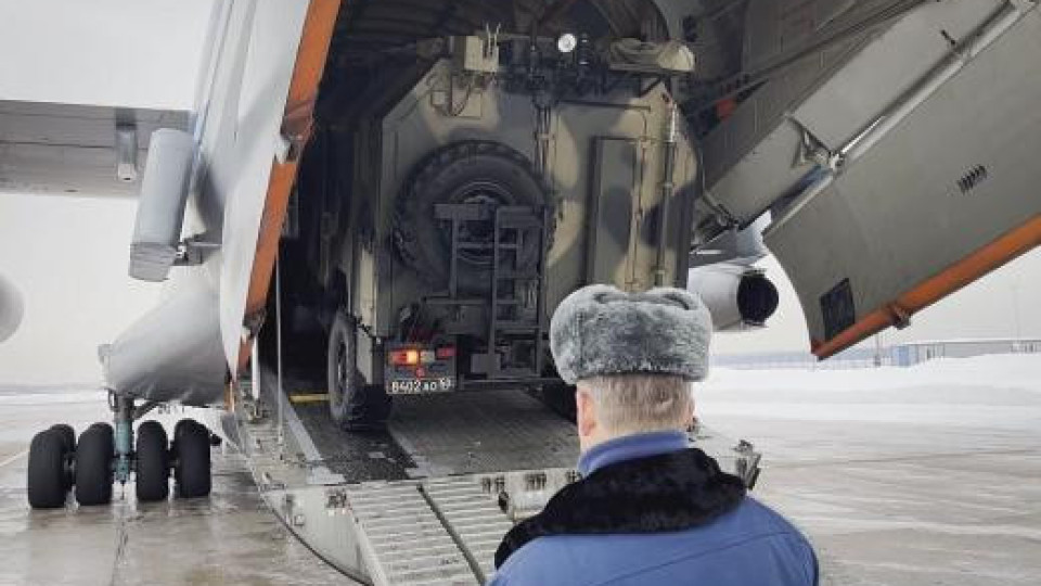Русия изпрати първи самолет с въздушни десантчици в Казахстан | StandartNews.com