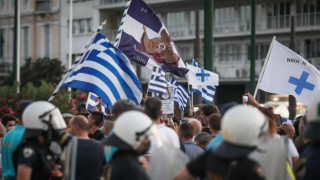 Ковид лудница! Затягане, протести и зараза след бустер в Гърция