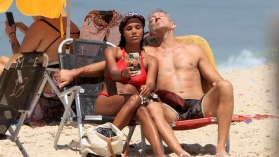 Новата Моника Белучи подлуди плажа в Рио | StandartNews.com