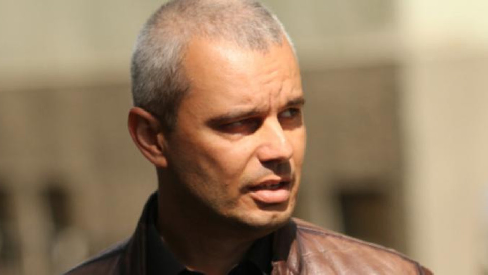 Костадинов в карантина, какво става пред дома му | StandartNews.com