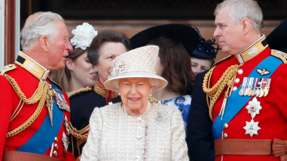 Кралицата разжалва един от синовете си, отне му титлите | StandartNews.com