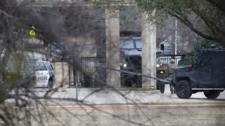 Мъртъв похитител след 10-часовата заложническа драма в синагогата