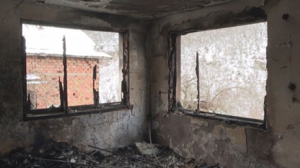 Семейство моли за помощ, пожар изпепели къщата им | StandartNews.com
