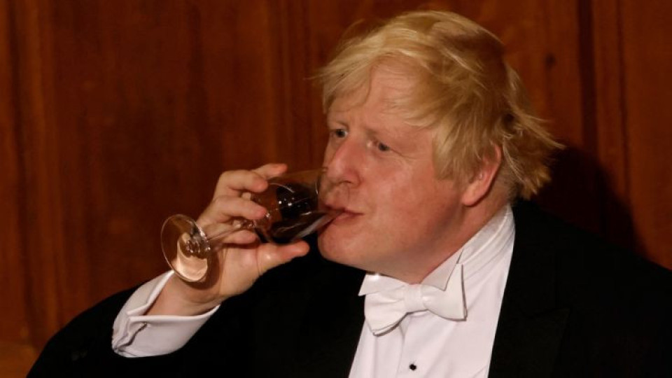 Бутилки вино може да вземат главата на Борис Джонсън | StandartNews.com