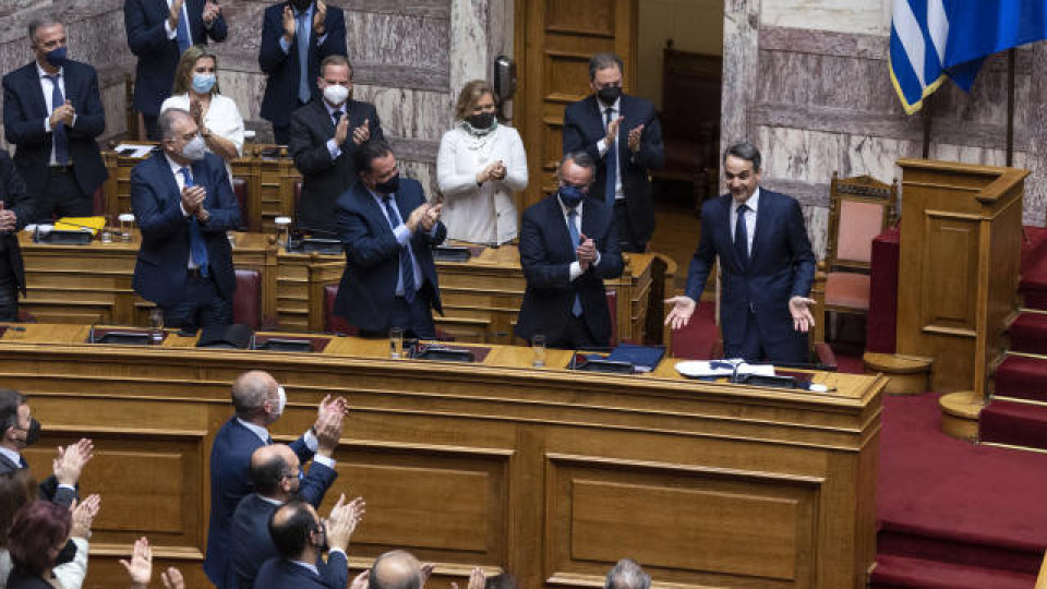 Епична драма в гръцкия парламент, пада ли правителството | StandartNews.com