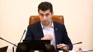 Петков стисна шепи за общините, първо да ги проверят как харчат