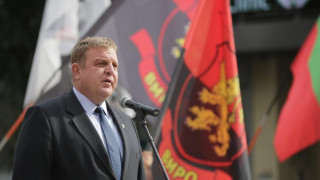 Каракачанов хвърли кърпата, оттегля се като лидер на ВМРО