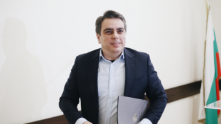 Асен Василев погна кметовете, праща им инспектори