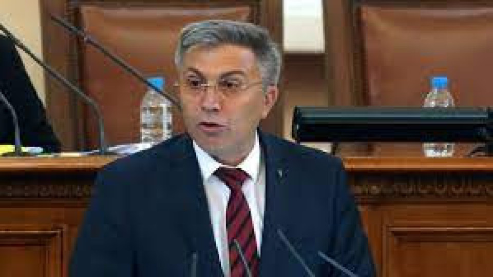 Скандал в парламента: Липсват документи към въпрос на Карадайъ | StandartNews.com