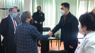 Външната министърка връчи дарение на болница в Северна Македония