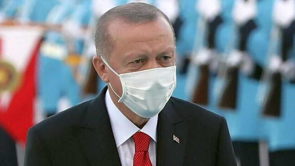 Щракат белезници в Турция заради коронавируса на Ердоган | StandartNews.com