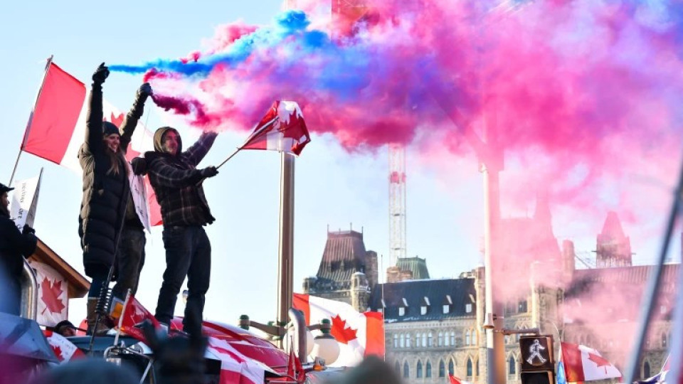 Става страшно в Канада! Протестиращи антиваксъри поеха контрола | StandartNews.com