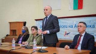 Илхан Кючюк откри "Месеца на Америка"