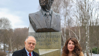 И Рейгън влезе в битката за лидер на ДСБ
