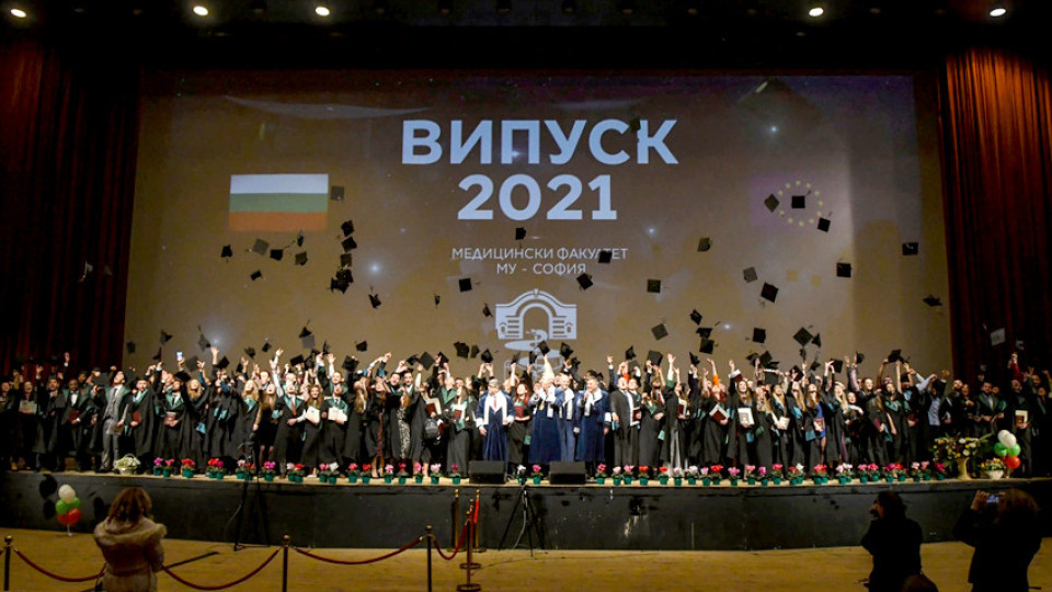 579 млади лекари положиха хипократова клетва в НДК | StandartNews.com