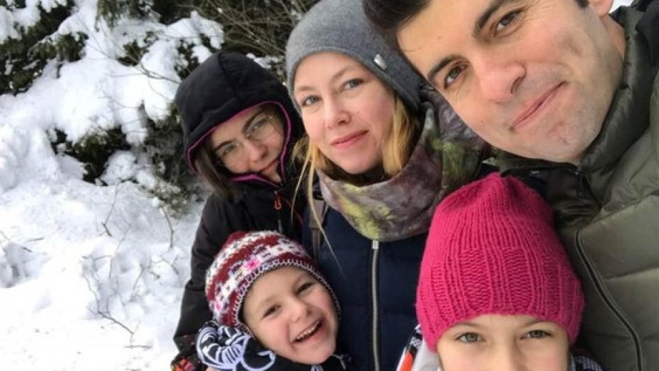 Съпругата на Кирил Петков с пикантни подробности за семейството | StandartNews.com