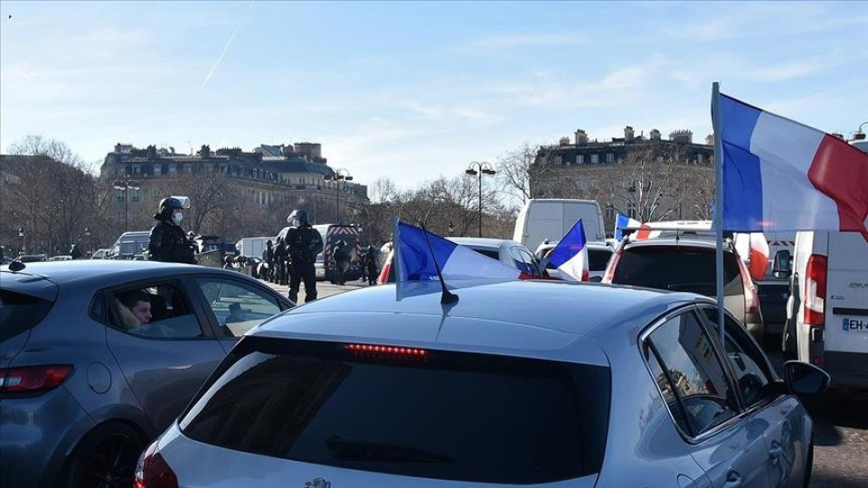 Хиляди коли от цяла Европа щурмуват Брюксел, полицията на нокти | StandartNews.com
