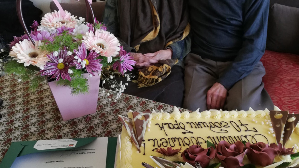 Кметът Живко Тодоров поздрави съпрузите с най-дългогодишен брак | StandartNews.com