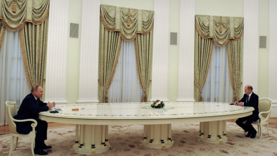 Путин пак разпъна масата. Над 3 часа разговор с Шолц | StandartNews.com