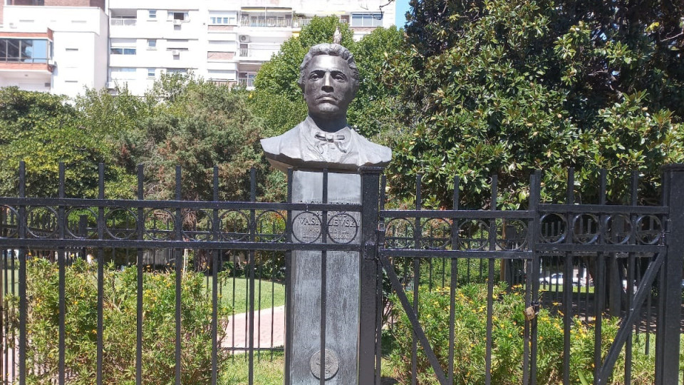 Реставрираха бюста на Васил Левски в Буенос Айрес | StandartNews.com