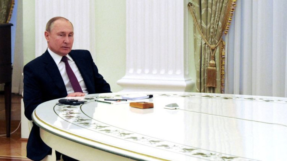 Разкриха тайната на огромната бяла маса на Путин | StandartNews.com