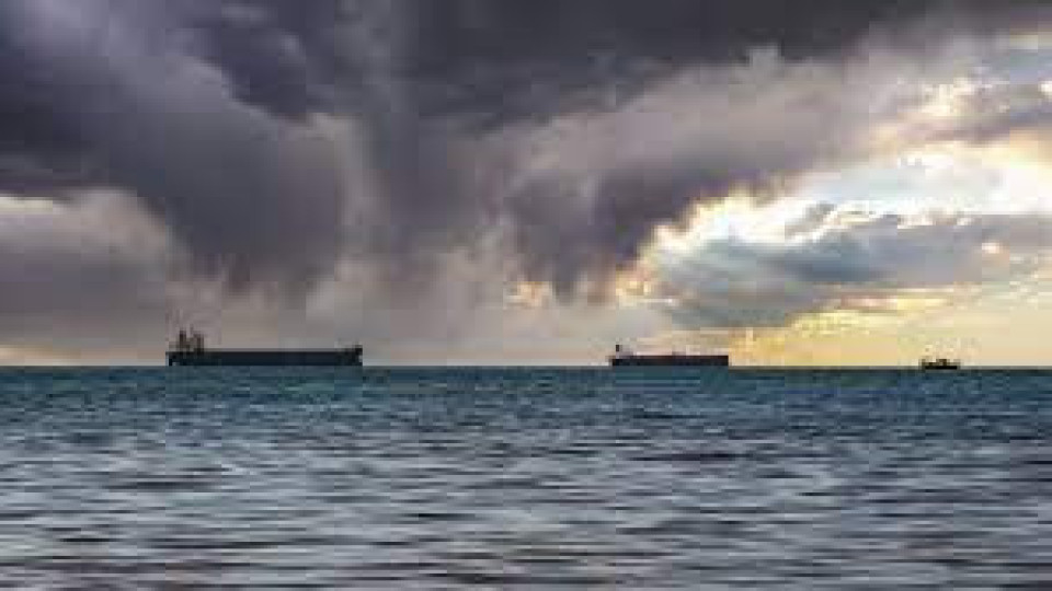 Втори за днес: Кораб, натоварен с 4000 коли VW, се запали в океана | StandartNews.com