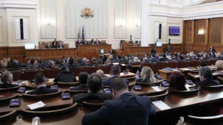 Искри в парламента. Депутатите се сдърпаха заради мерките