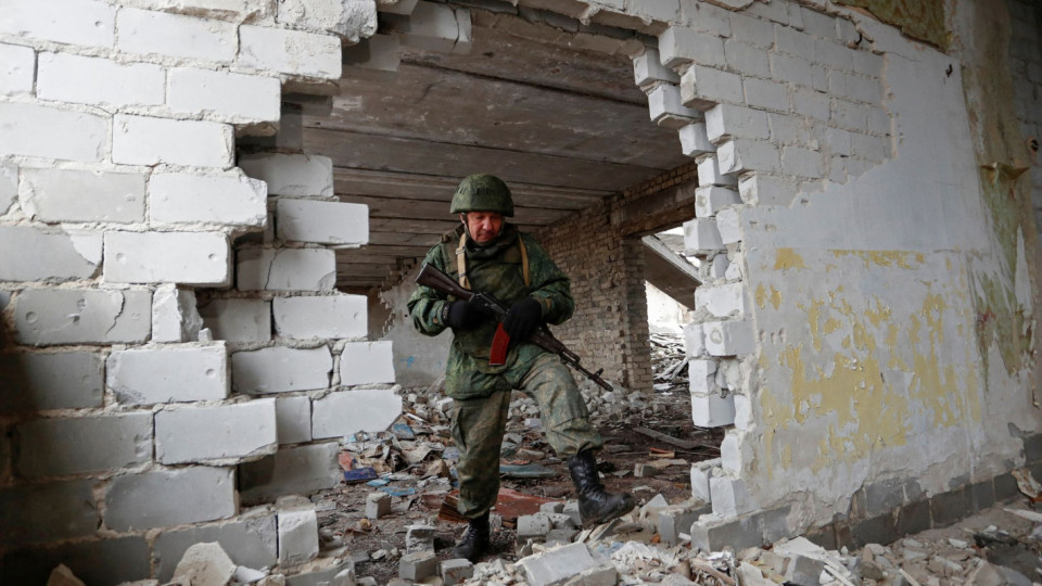 Наблюдатели алармират: Русия вече вкарва войски в Украйна | StandartNews.com