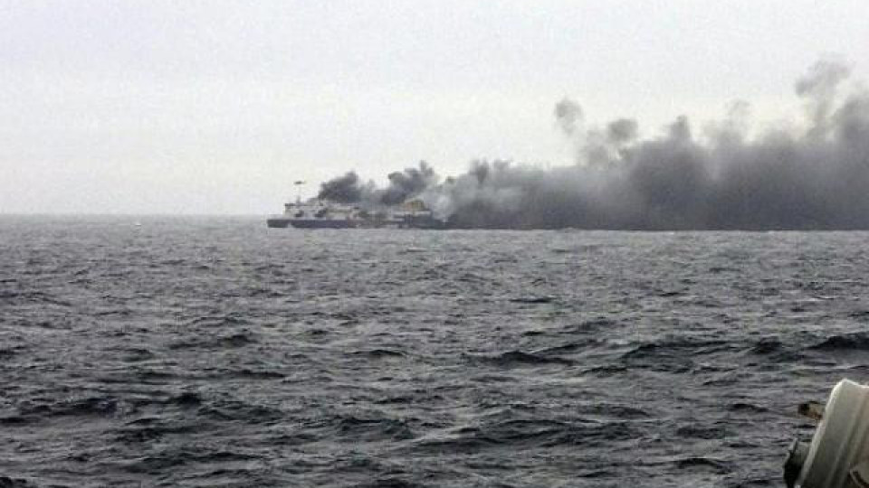 Издирват още 12 от горящия ферибот. Седмина са българи | StandartNews.com