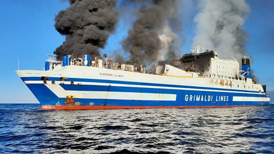 Трагедия на горящия кораб! Пътник бе открит мъртъв | StandartNews.com