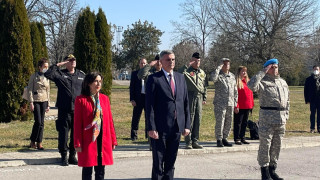 Стефан Янев пита как наши гранатомети са стигнали до Донбас