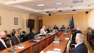 Нинова и синдикатите с общи действия. Ще има нови помощи
