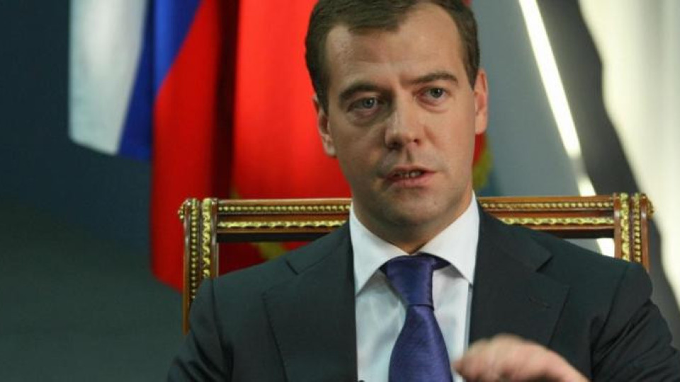 Заплаха! Какво стана с цените на горивата след туит на Медведев | StandartNews.com