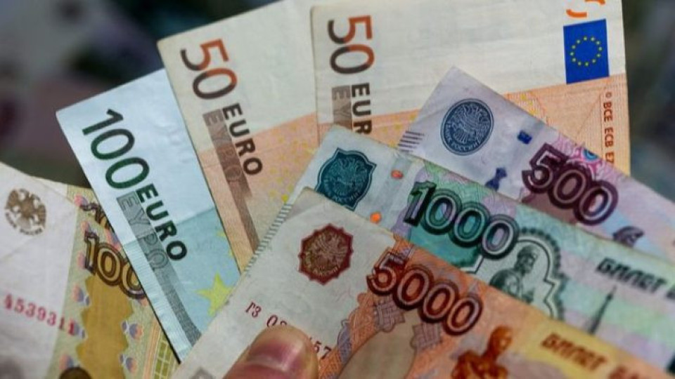 Рублата се срина рекордно, в Украйна - лимити за теглене на пари | StandartNews.com
