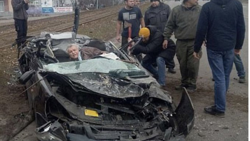 Брутално! Руски танк прегази кола с човек вътре (ВИДЕО) | StandartNews.com