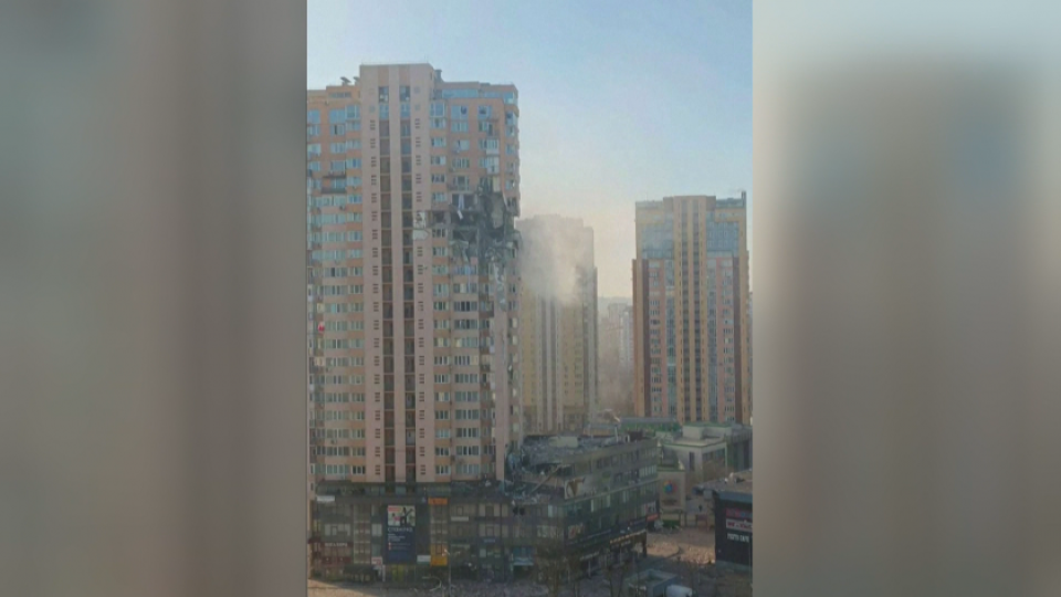 Руска ракета удари жилищен блок в Киев. Има пострадали | StandartNews.com