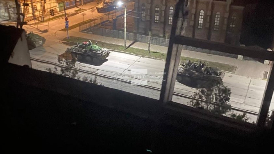 Българи блокирани в Бердянск, танкове кръжат под прозорците им | StandartNews.com