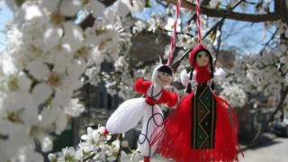 Честита Баба Марта! Три легенди за мартеницата