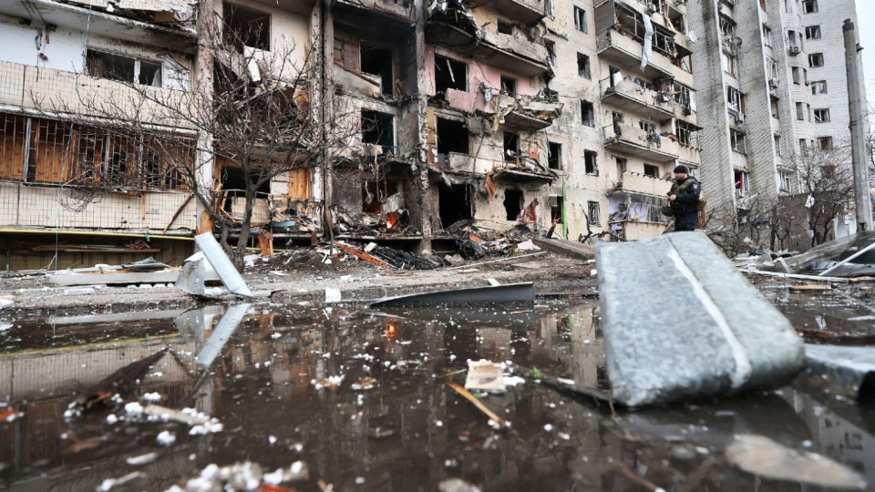 Руснаците засипват Киев с бомби, предупредиха жителите да бягат | StandartNews.com